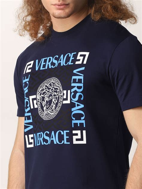 camiseta versace para hombre.